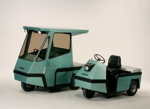 Tractor triciclu cu remorca 306